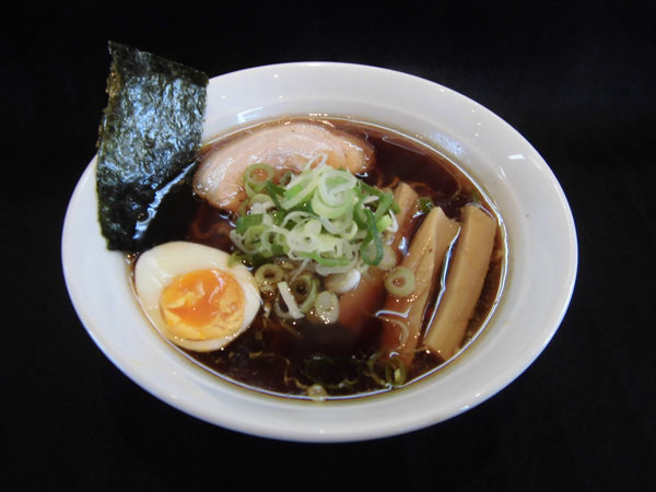 極（きわみ）たまりラーメン 900円